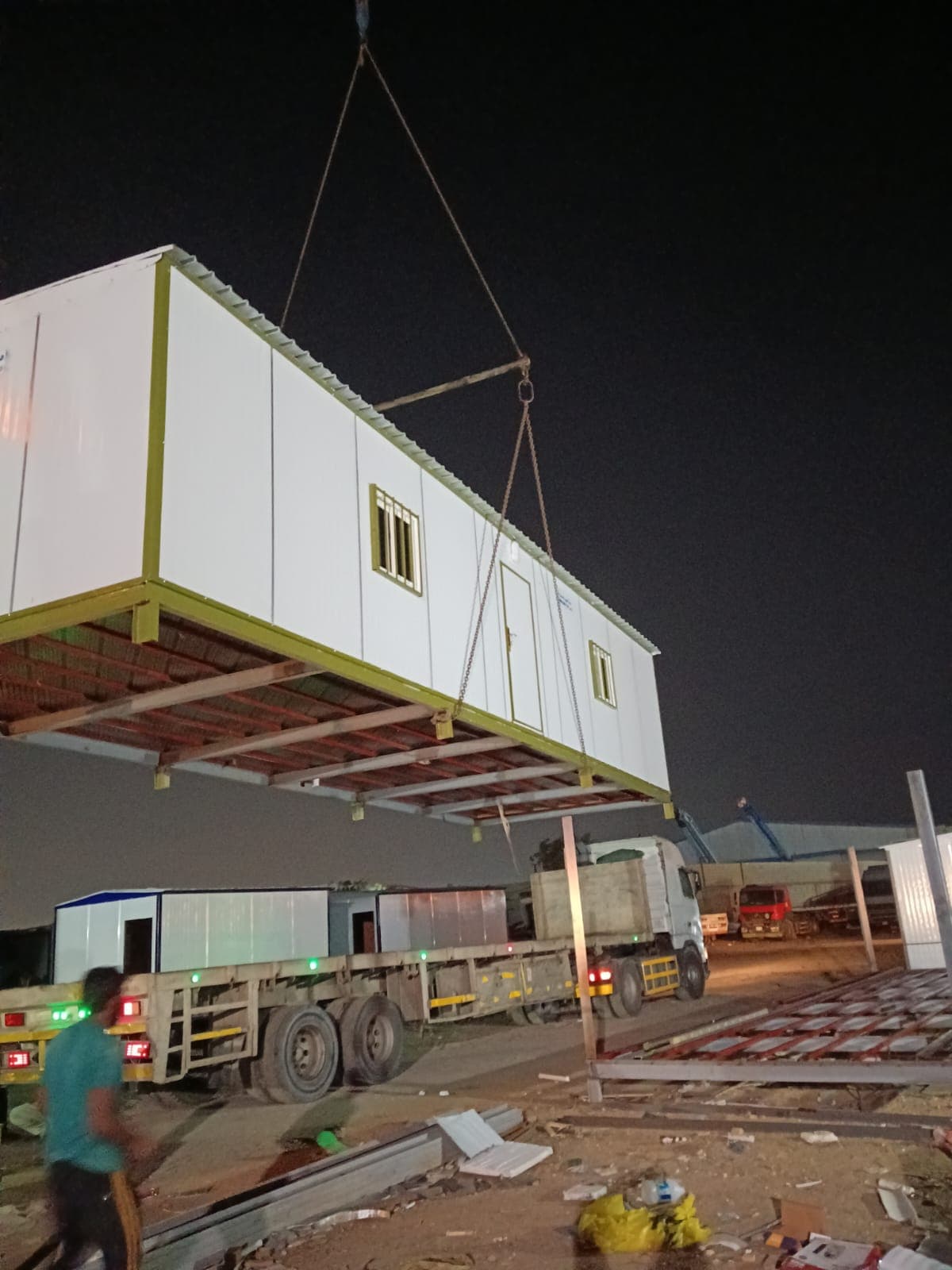 كبائن الألياف أحادية ومزدوجة الطوابق - كبائن قابلة للتوسع مع طوابق إضافية باستخدام مواد ألياف خفيفة الوزن لاحتياجات متعددة المستويات.