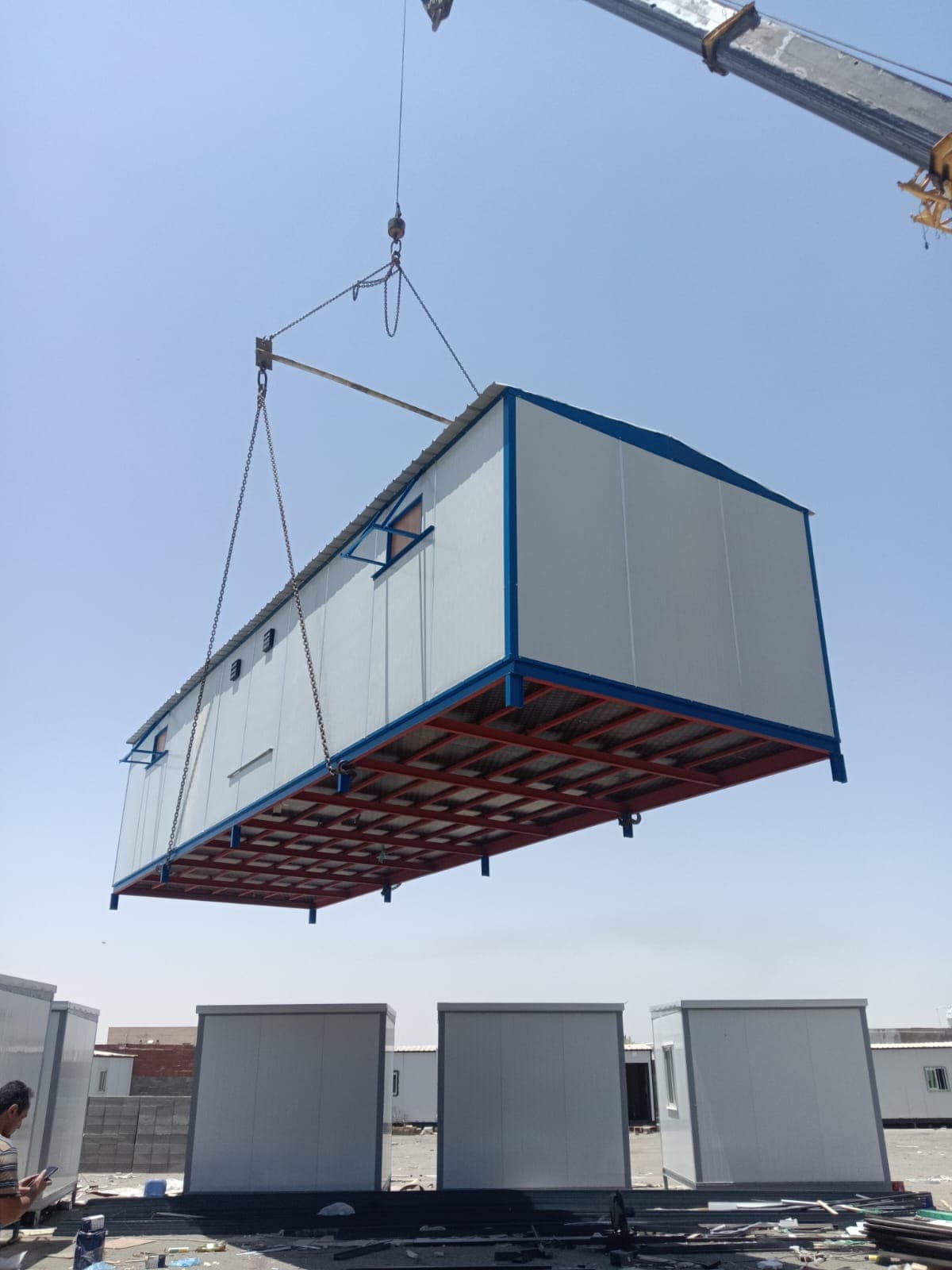 كبائن الفصول الدراسية - مساحات مصممة للتعليم والتعلم مع إضاءة وتهوية وتخطيطات مناسبة.