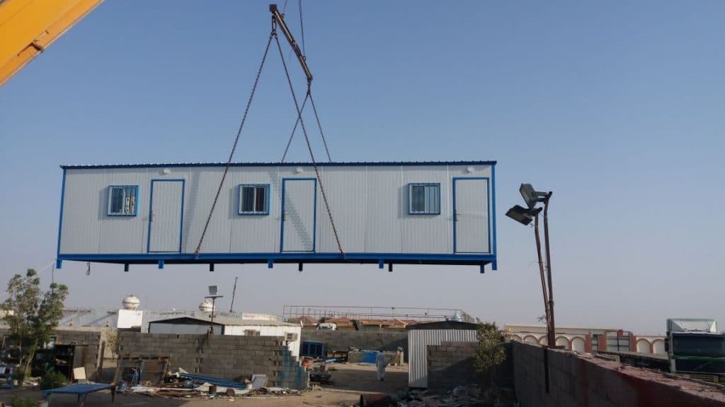 كبائن الإقامة - مساحة معيشة مريحة للإقامات المؤقتة مع غرف خاصة ومرافق مشتركة. with modern features and amenities