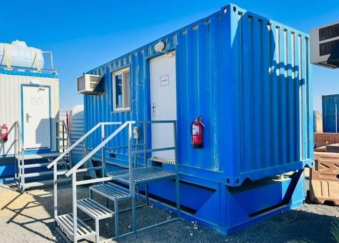 كبائن المكاتب - مساحات عمل مصممة لاحتياجات الأعمال مع تصميمات داخلية حديثة وأسلاك كهربائية وأنظمة تحكم في المناخ. with modern features and amenities